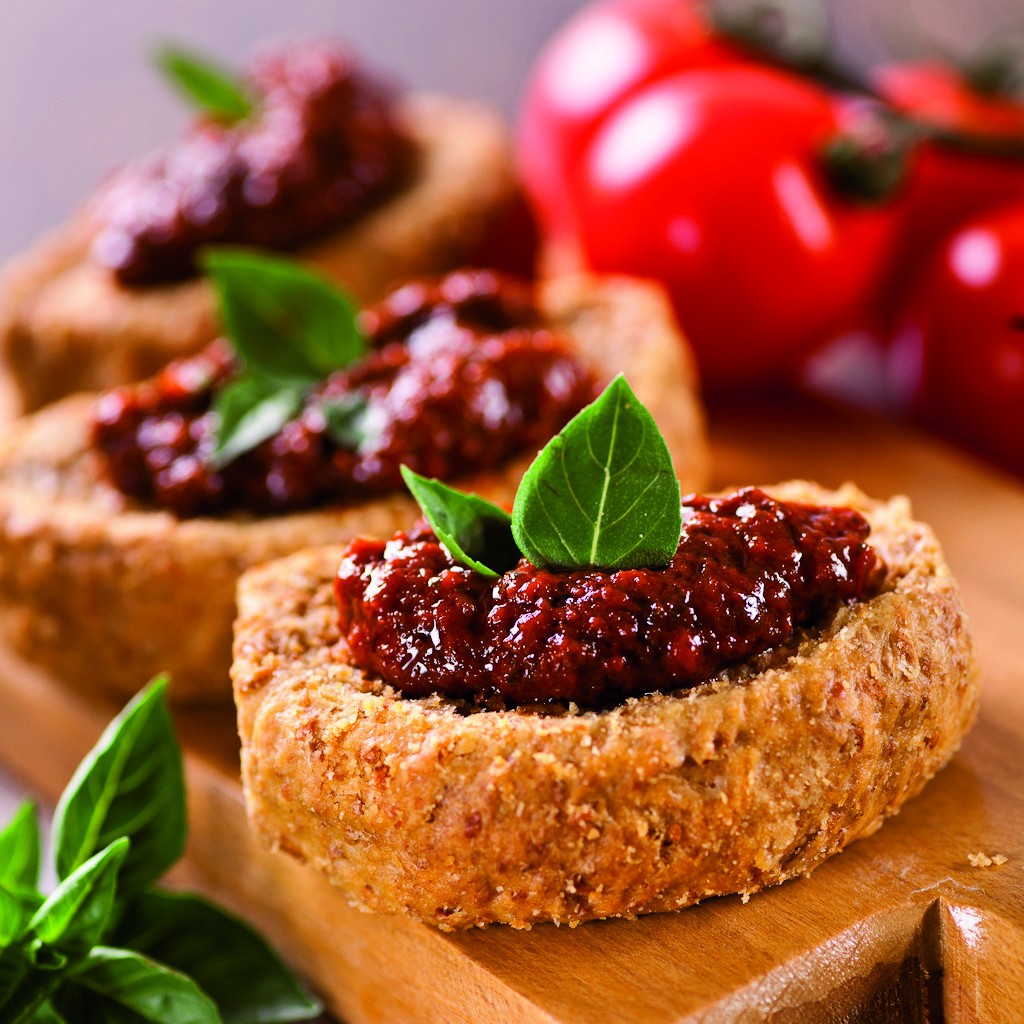 Tapenade med soltorkade tomater, basilika och vitlök